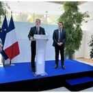 Remise des insignes de l'ordre national du mérite à  Alexandre Mo